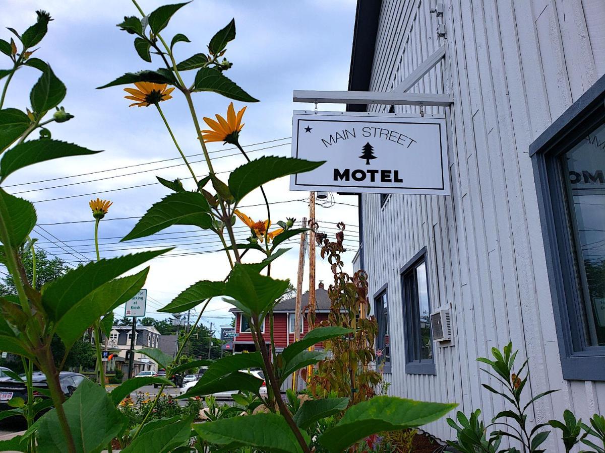 Main Street Hotel *