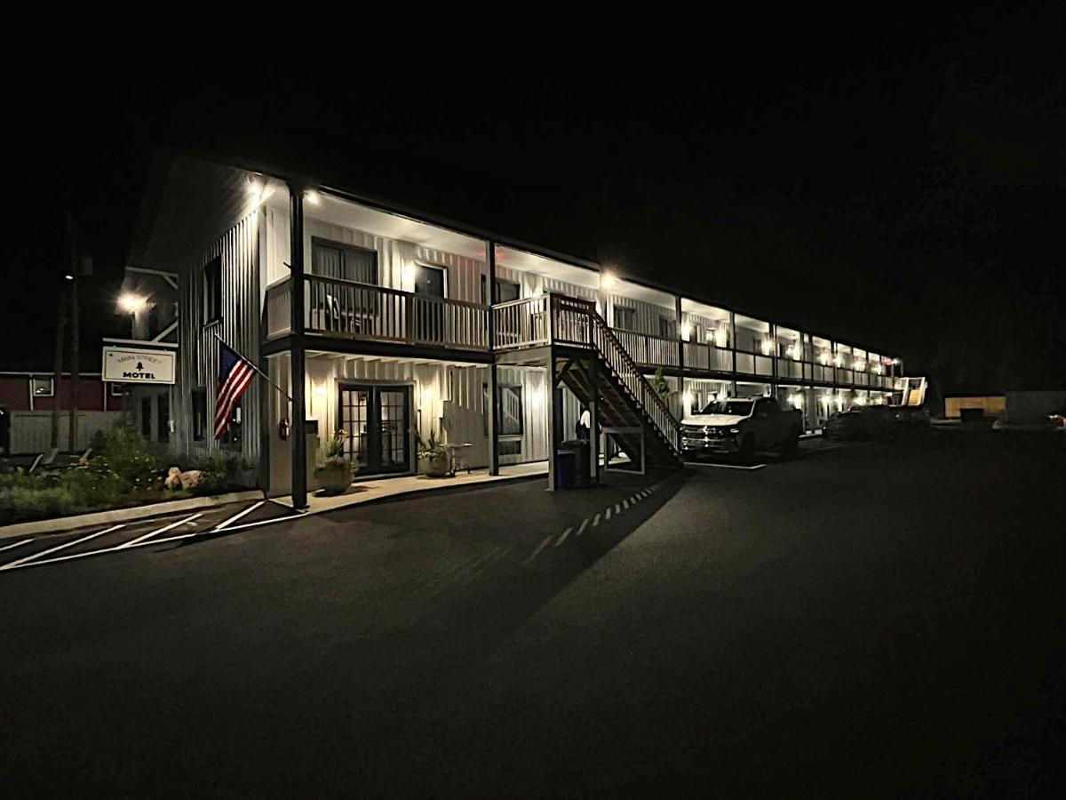 Main Street Hotel *